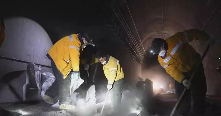 Railway workers brave harsh conditions to keep key Xinjiang coal transport line running smoothly