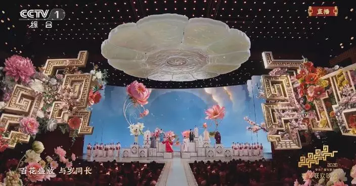 Flower-themed performance enchants viewers at Spring Festival Gala
