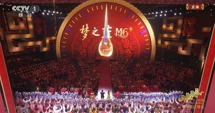 Midnight bell rings in Year of Horse as Spring Festival Gala reaches climax