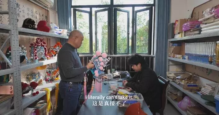Craft inheritors prepare headpieces for opera troupe ahead of Spring Festival tour