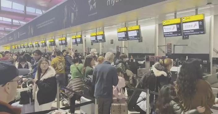 Visa-free travelers from UK, Canada arrive in China before Chinese New Year