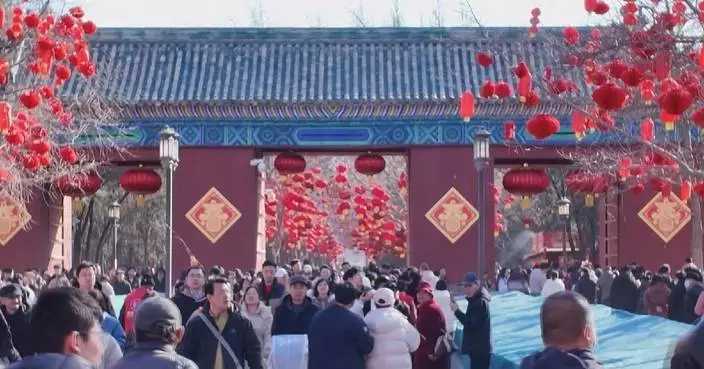 Beijing temple fairs attract visitors with traditional performances, robotics