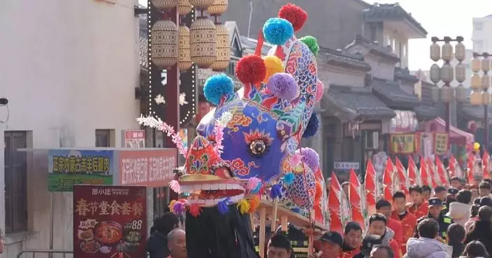 Bench dragon parade, dance mark Spring Festival in China’s Jiangsu, Jiangxi