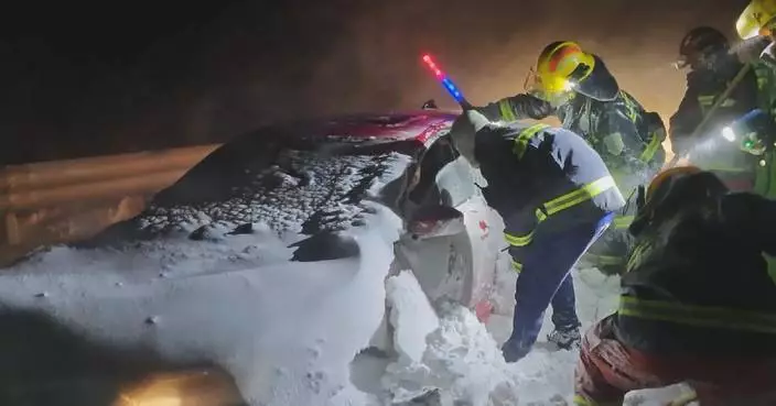 Heavy snow sweeps across northern China, triggering emergency response plans