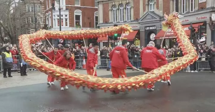 Grand Spring Festival parade brings joy to revelers in London
