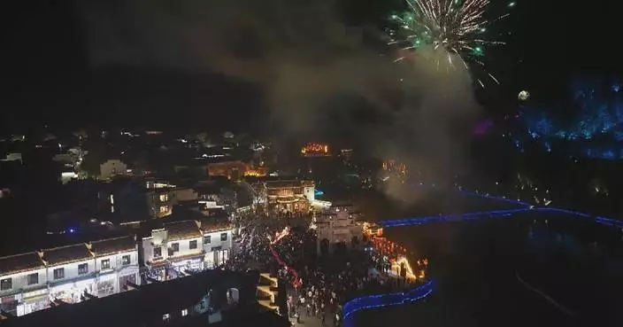 Traditional village tourism thrives during Spring Festival holiday