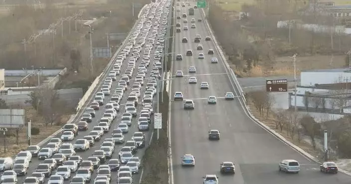 China's transport network steps up services as return travel peaks