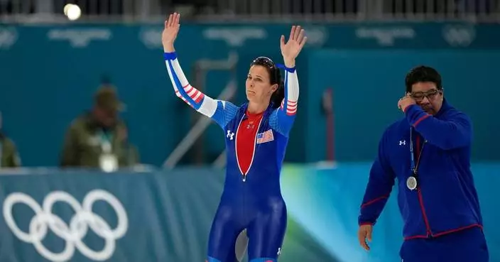US speedskater Brittany Bowe says goodbye to the Olympics with fiancée Hilary Knight in the stands