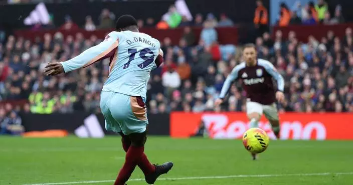 Aston Villa loses to Brentford to hurt Premier League title bid and Man United wins again