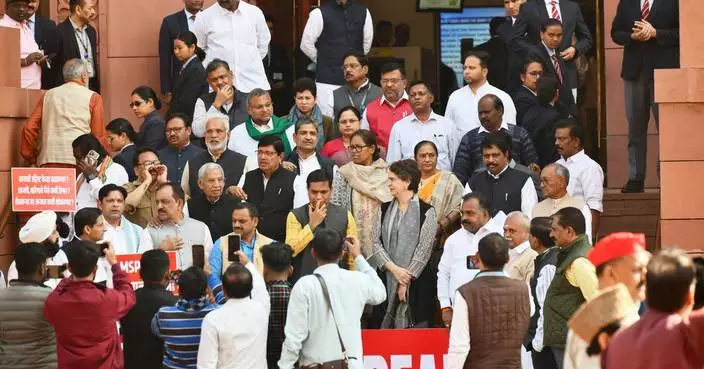 Indian unions and farmers stage a nationwide strike over interim trade deal with US