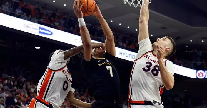 Tyler Tanner scores 25 points to help No. 19 Vanderbilt outlast Auburn 84-76