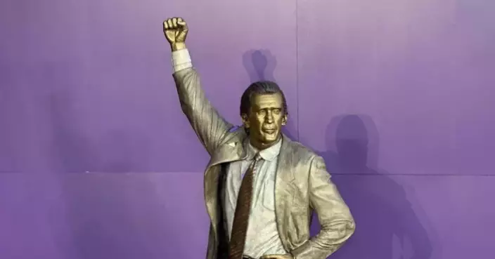 Lakers unveil statue of Pat Riley, the coaching mastermind of their 1980s Showtime era