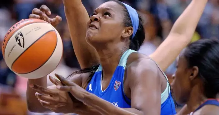 2-time WNBA champion Kara Braxton dies at 43 after being in a car crash