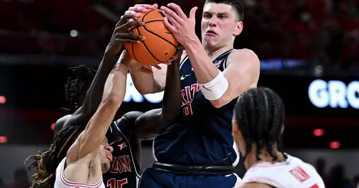 Dell’Orso’s 22 points spark  No. 4 Arizona past No. 2 Houston, 73-66 for Big 12 lead