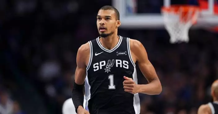 Wembanyama scores 29 points as Spurs beat Mavs despite another 30-plus night from Cooper Flagg