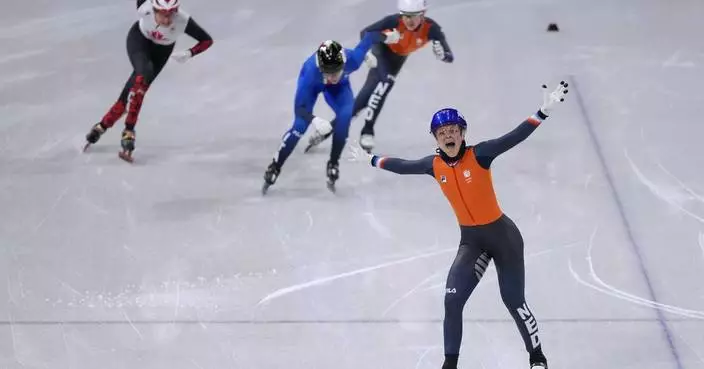 Dutch speedskaters win 2 short track Olympics golds. Xandra Velzeboer also broke a world record