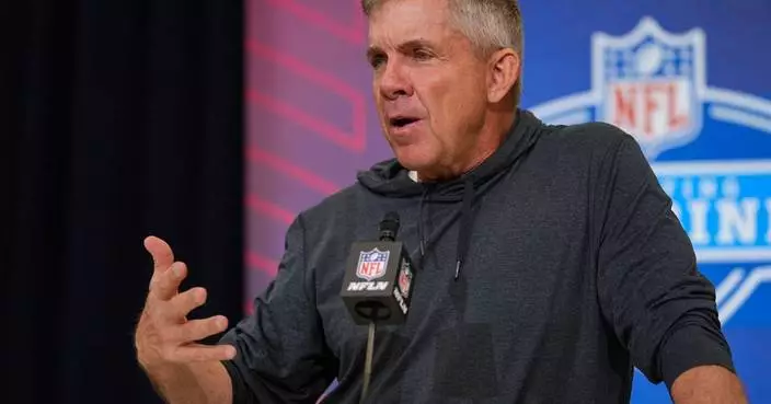 A rare handoff for Sean Payton as Davis Webb takes over Broncos play-calling