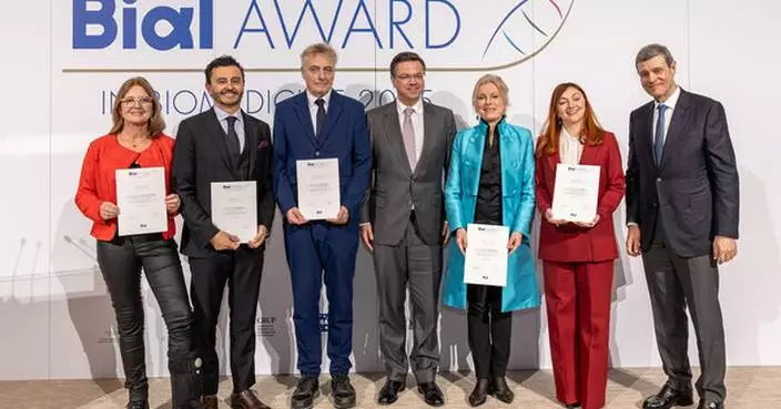 Discovery linking gut bacteria to cancer treatment wins the Bial Award in Biomedicine and earns €350,000 prize