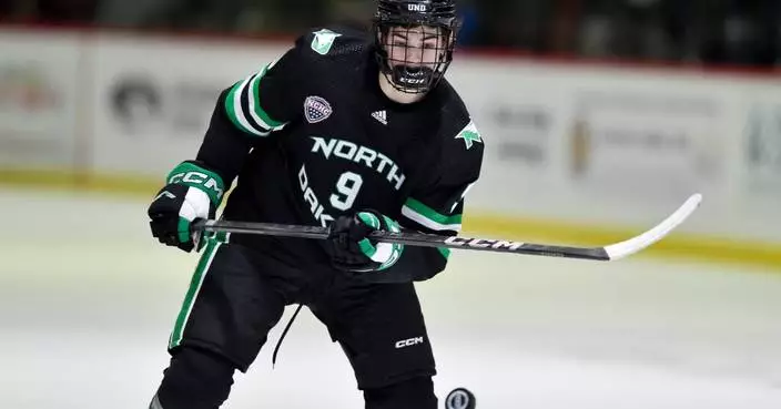 Blackhawks agree to a 3-year contract with forward prospect Sacha Boisvert