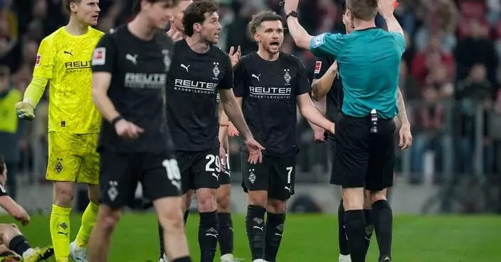 Luis Díaz stars as Bayern steamrollers Gladbach 4-1 to go 14 points clear in the Bundesliga