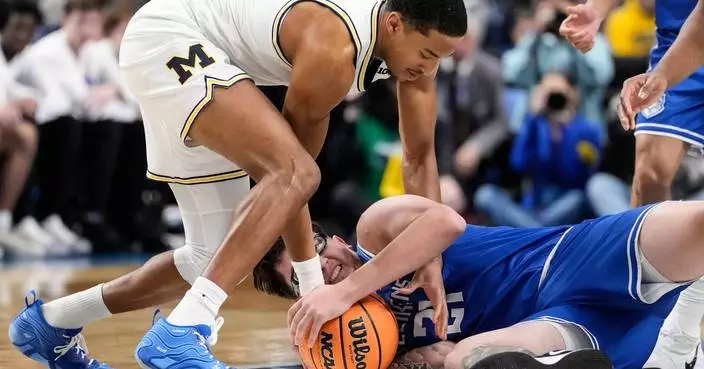 Lendeborg scores 25, and Midwest’s top-seeded Michigan rolls to a 95-72 win over Saint Louis