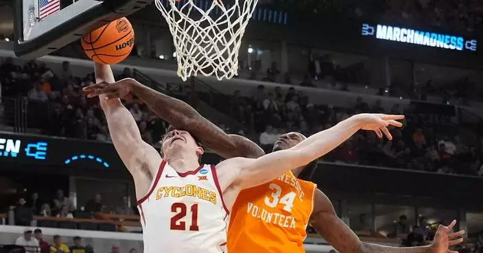Ament scores 18 as Tennessee beats Iowa State 76-62 to advance to third straight Elite Eight