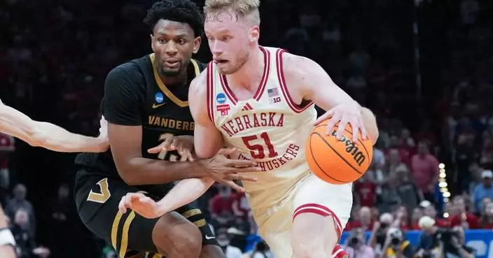 Frager’s layup puts Nebraska ahead and Huskers reach Sweet 16 when Tanner’s heave rims out for Vandy