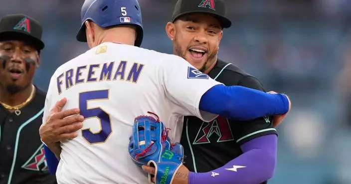 Dodgers’ Freddie Freeman snaps 0-for-8 skid, then gets tagged out with a hug