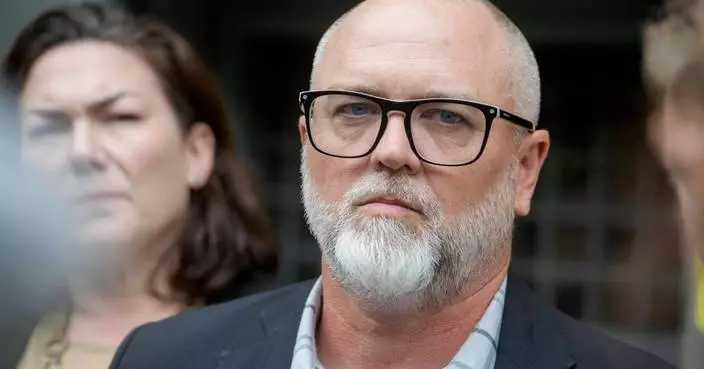 Feds move to dismiss charges against Army veteran who burned American flag near White House