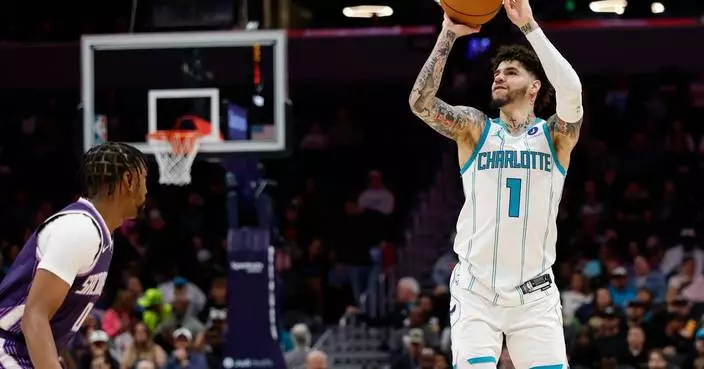 Hornets tie franchise record with 26 3s, rout Kings 134-90