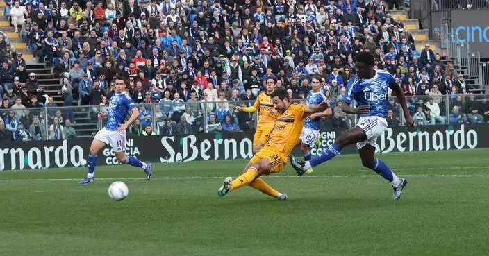 Como takes control of Serie A’s final Champions League spot with 5-0 win over Pisa