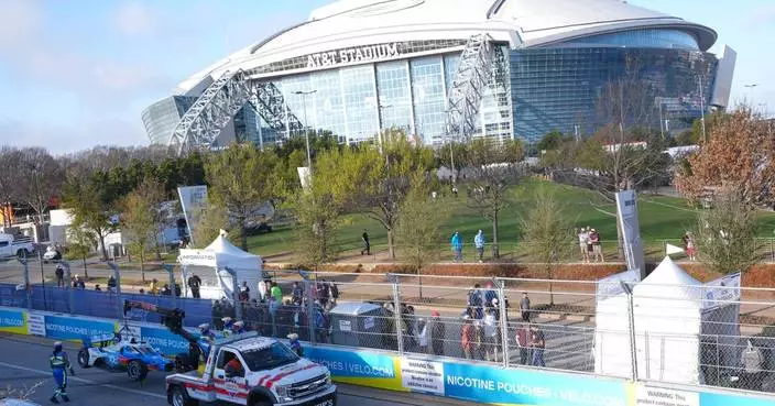 Red flag at IndyCar practice after workers spotted on temporary Texas street course