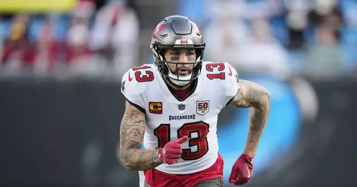 49ers bolster receiving group by agreeing to a 3-year deal with Mike Evans, AP source says
