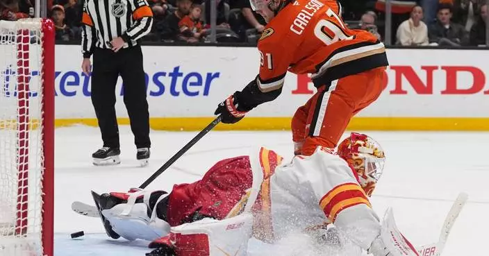Gauthier scores 2 goals and Ducks edge Flames 3-2 in shootout for 8th straight home win