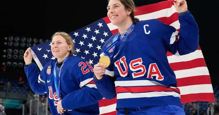 Knight delivers joke during ‘SNL’ appearance featuring US men and women hockey gold medal winners