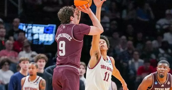 Rashaun Agee scores 22 points, leads No. 10 seed Texas A&amp;M past No. 7 seed Saint Mary’s 63-50
