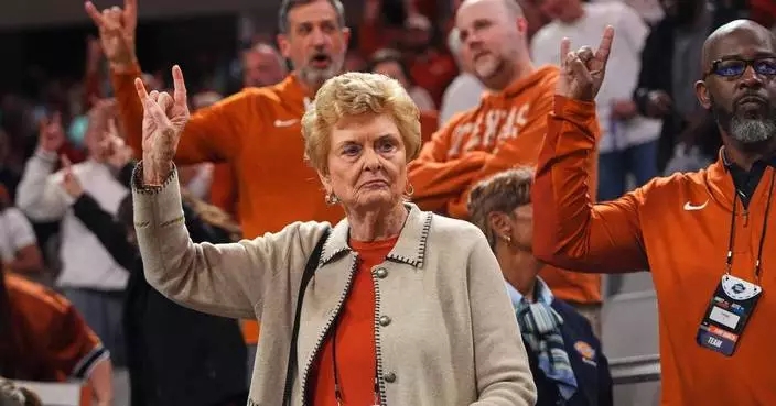 Texas women chase NCAA title while drawing motivation from coach of only national champ 40 years ago