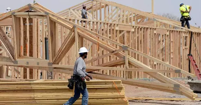 US applications for unemployment benefits inch down to 213,000 as layoffs remain stable