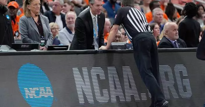 Buzzer sounds nonstop for about 7 minutes, causing delay in Iowa-Illinois March Madness game