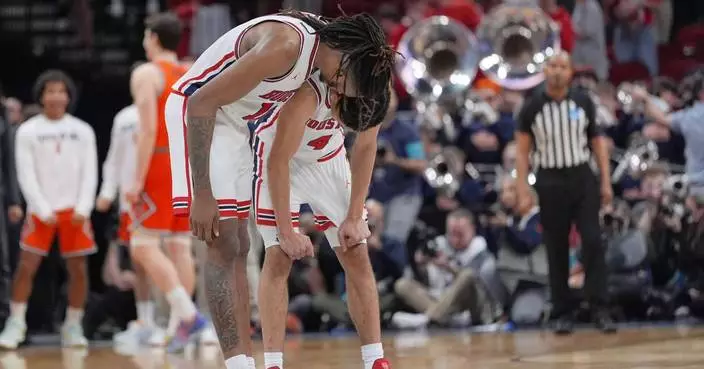 Houston’s season ends in tears after 65-55 loss to Illinois in NCAA Tournament