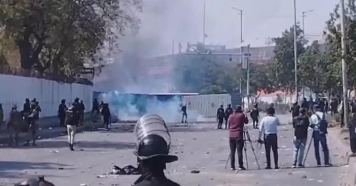 Death toll rises to 9 in clash outside US Consulate in Pakistan’s Karachi