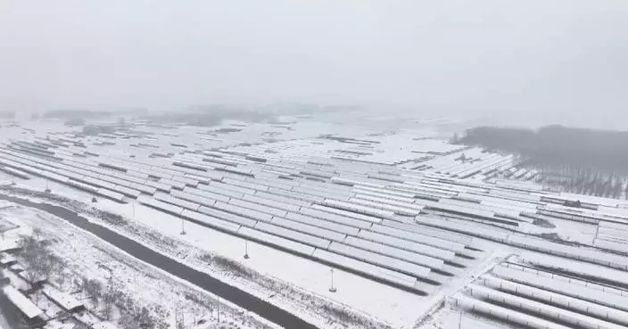 Snow hits northern China, activating emergency response