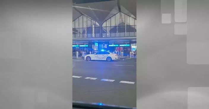 CMG reporter helps evacuate Chinese nationals from Dubai airport