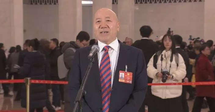 Renowned Chinese mountaineer highlights climbing spirit as driving force for success