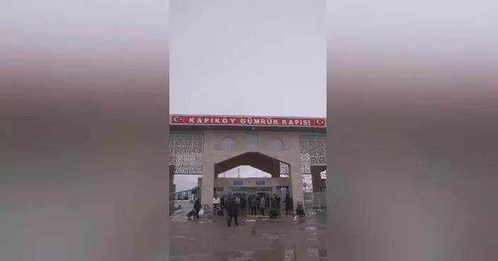 Some flee, others return to fight as Türkiye-Iran border crossing sees people going in both directions