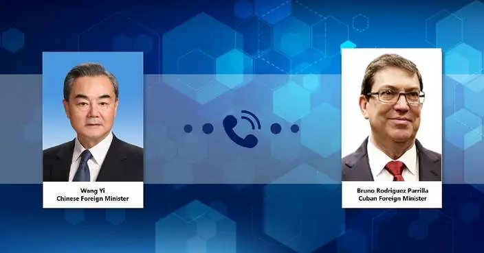 Chinese FM holds phone talks with Cuban counterpart