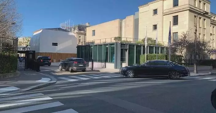 Chinese, U.S. delegations arrive at meeting venue in Paris for trade talks