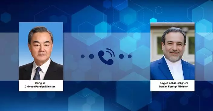 Chinese FM holds phone talks with Iranian counterpart