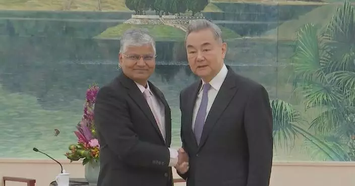 Chinese FM meets outgoing Indian ambassador to China