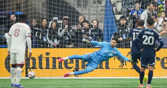Thomas Müller, Brian White, Yohei Takaoka lead Whitecaps to 3-0 victory over Toronto